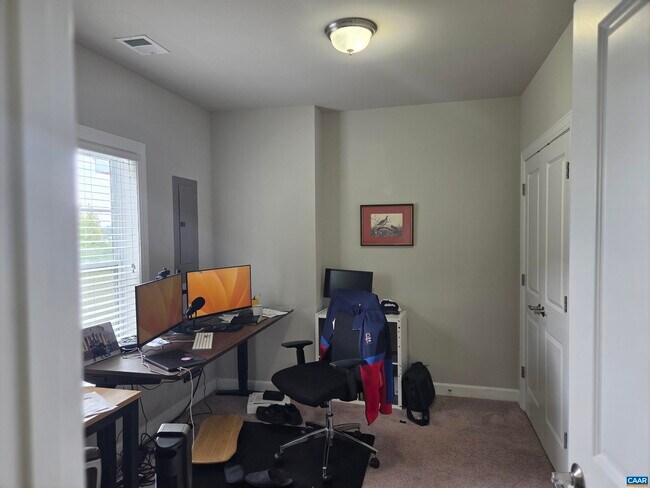 Building Photo - 2441 Winthrop Dr