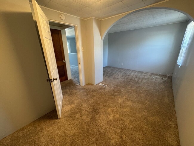 Building Photo - "Your Own Little Hideaway" — Private 2 Bed Home with Balcony & Yard