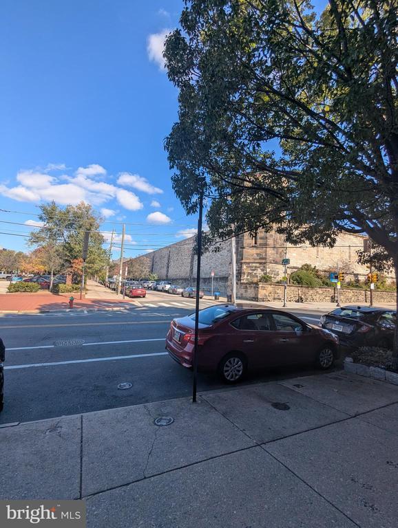 Building Photo - 2206 Fairmount Ave