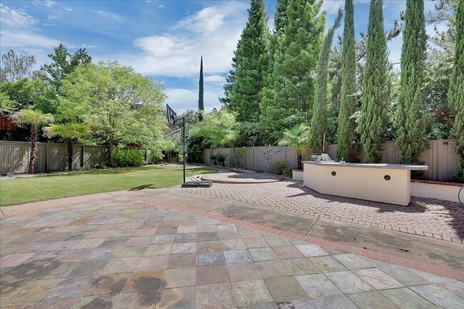 Building Photo - 208 Otter Glen Ct