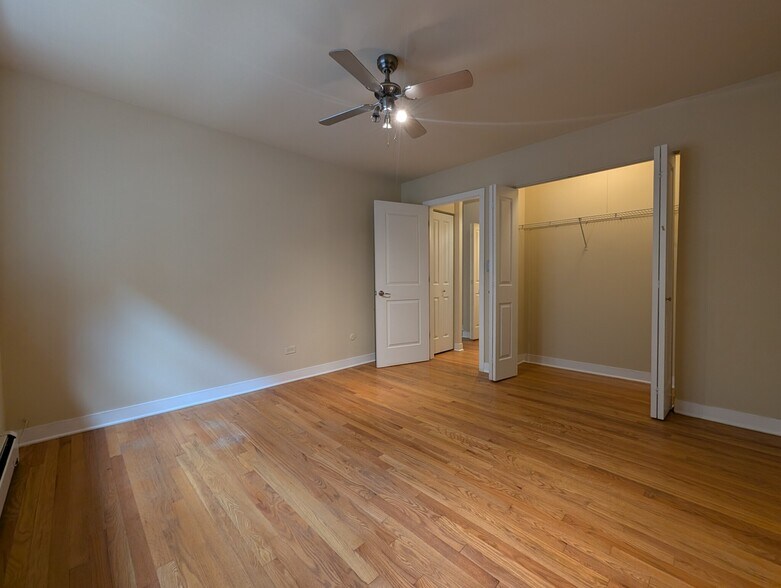 Building Photo - 625 W Wrightwood Ave