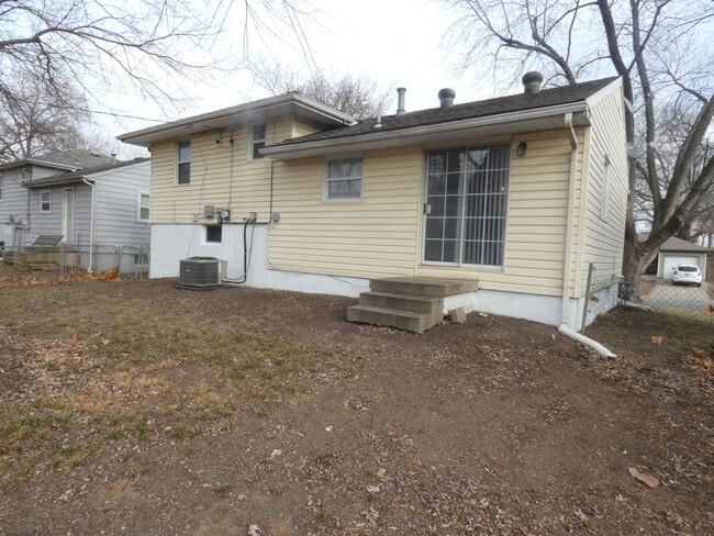 Building Photo - 5132 N Richmond Ave