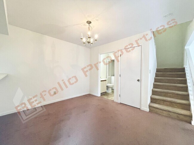 Building Photo - Beautiful 2 bedroom 2.5 bath Condo w/ 2 Reserved Parking Space @ Finley Forest, Chapel Hill, Avai...