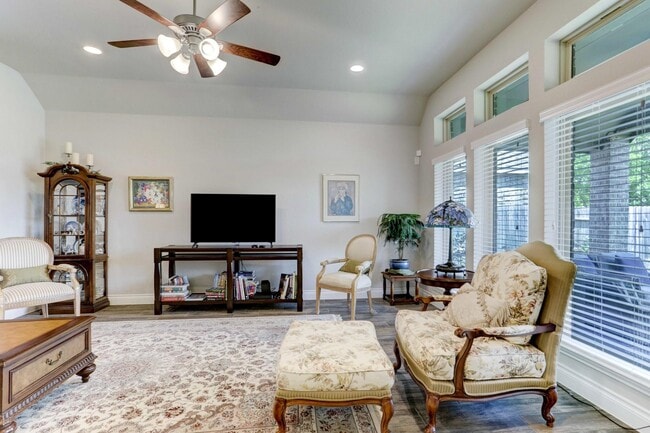Building Photo - 8126 Silverspot Ln