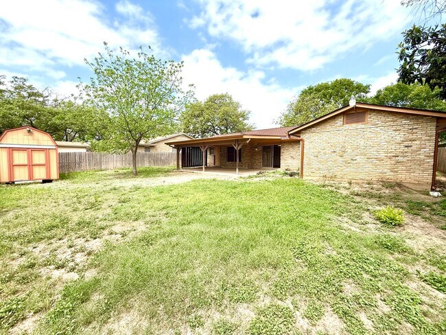 Building Photo - 4922 Lambeth Dr