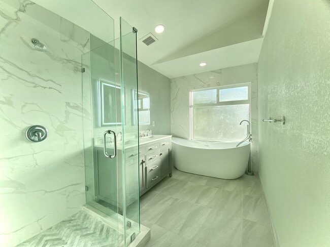 Building Photo - Gorgeous 4-bedroom Home Located in Cameron Hills Neighborhood of Fremont!