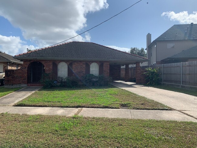 Primary Photo - Metairie 3 Bedroom with Spacious Rooms and...