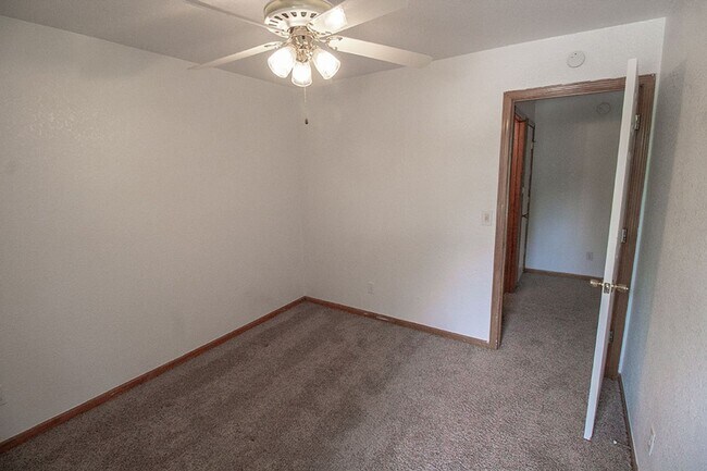 Building Photo - 5340-5342-5342 Godas Cir