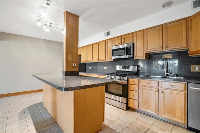 Building Photo - 5200 Carriage Way Dr