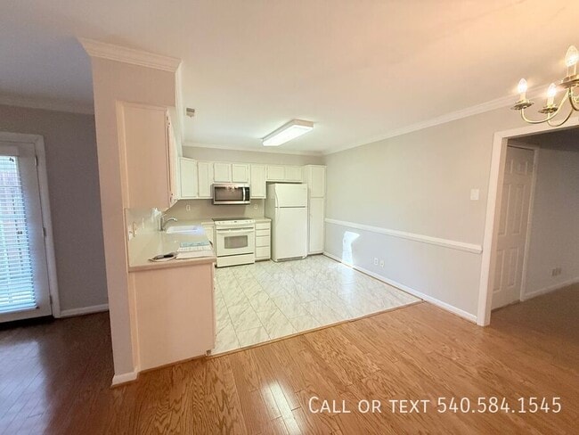 Building Photo - 307 Windward Dr SW