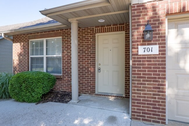 Building Photo - 701-703 Glenstone Dr.