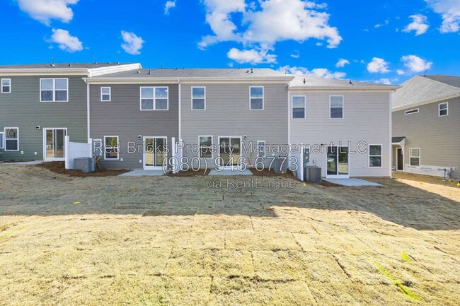 Building Photo - 4053 Lawnview Dr