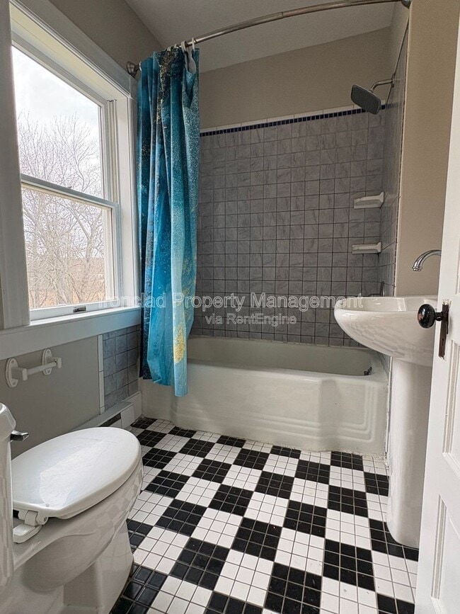 Building Photo - 15 Omo St