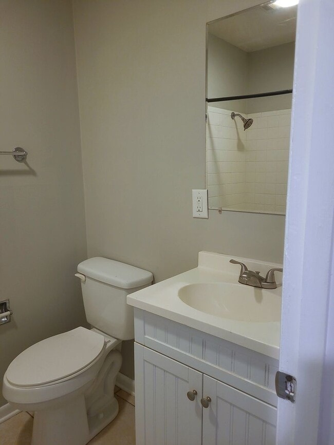 Building Photo - 2BR/1BA Duplex in Brainerd! Vouchers Accepted!