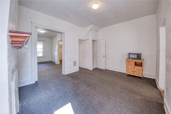 Building Photo - 354 Ophelia St