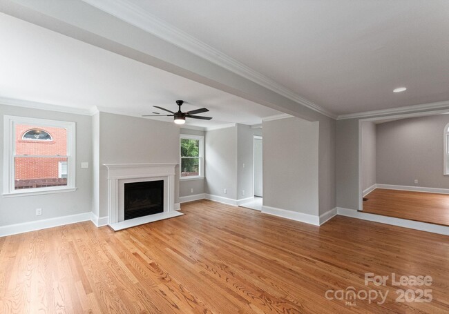 Building Photo - 1121 S Edgemont Ave