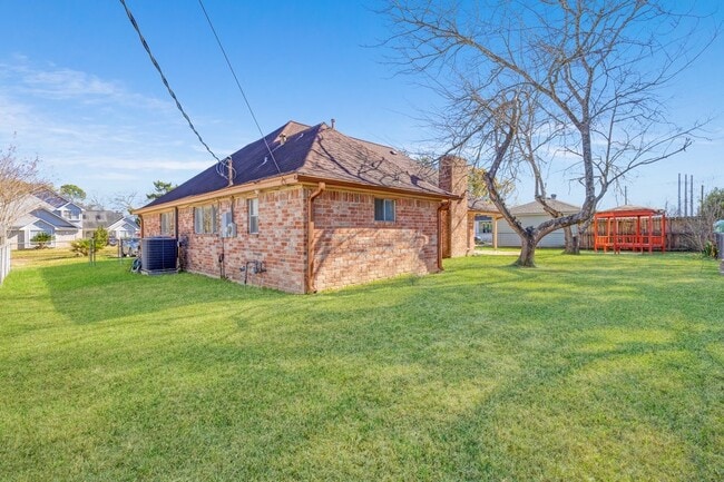 Building Photo - 1006 Bolton Dr