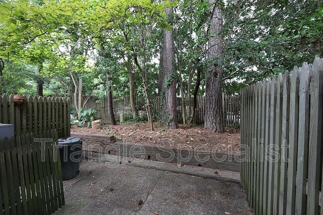 Building Photo - 3719 Jamestown Cir