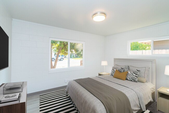 Building Photo - Cozy & Convenient 3 Bedroom Home with Spacious Living Areas