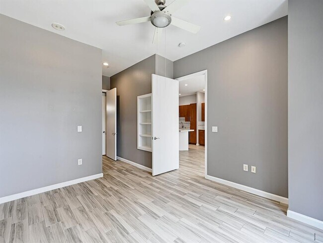 Building Photo - 54 Rainey St