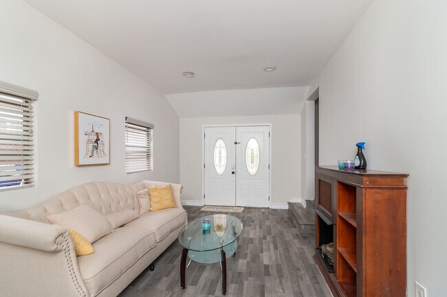 Building Photo - 17944 Collins St