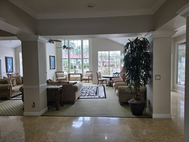 Building Photo - 1 Bed 1 Bath Third floor condo in Nice Community for Rent in Orlando $1349