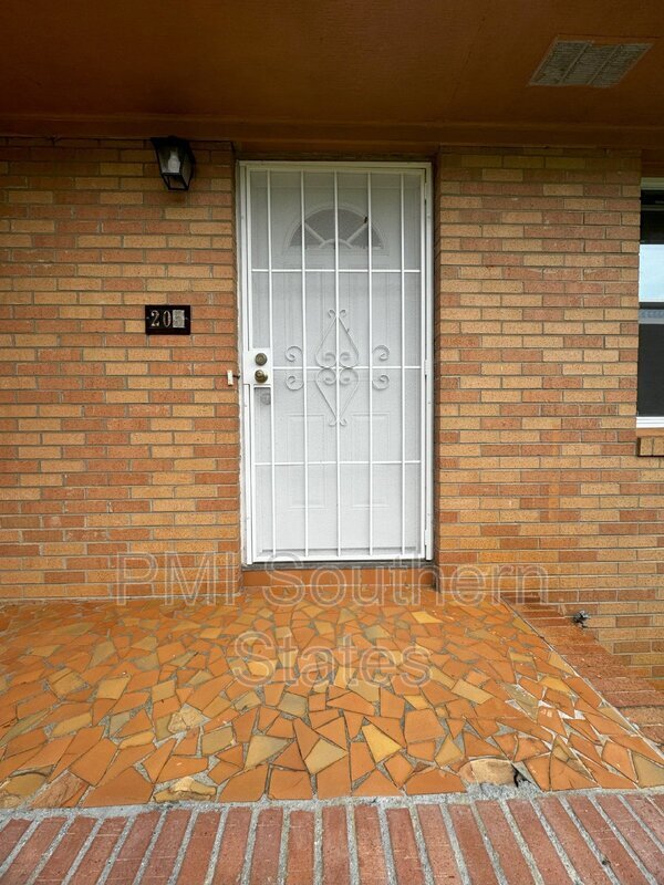 Building Photo - 205 Ellington Dr