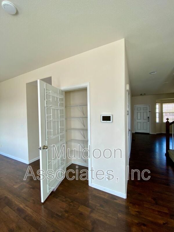 Building Photo - 7605 Dobbs Dr