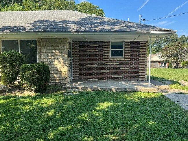 Primary Photo - 54th Street Duplex