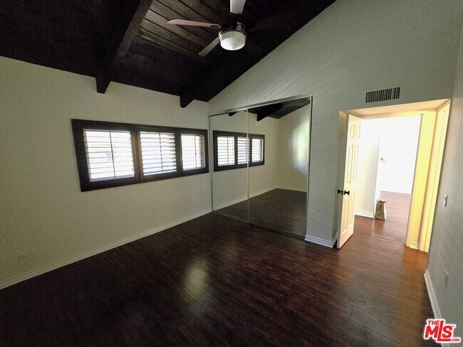 Building Photo - 18350 Hatteras St