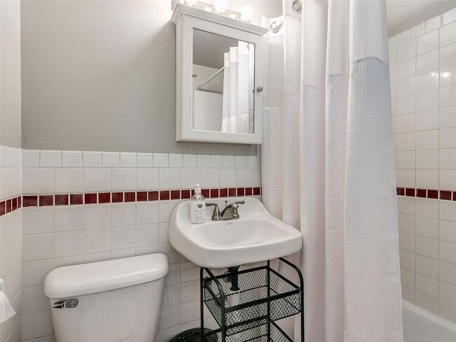 Building Photo - 1223 Monnett Ave