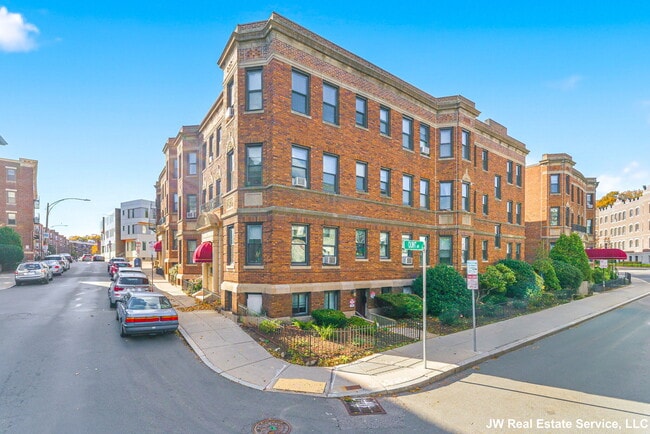 Building Photo - 39 Glenville Ave