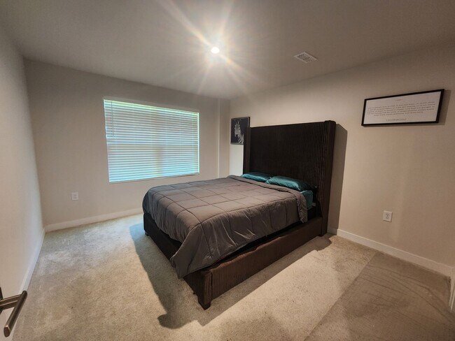 Building Photo - 3 Bedroom Townhome in Troutman
