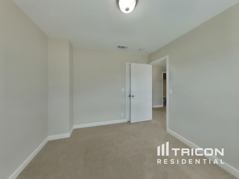Building Photo - 1629 Good Day Ct