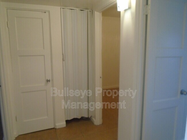 Building Photo - 303 W Highland Ave