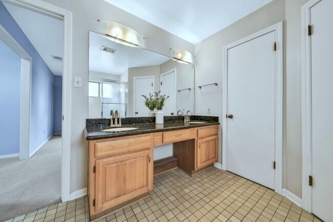 Building Photo - 4137 Ruskin St