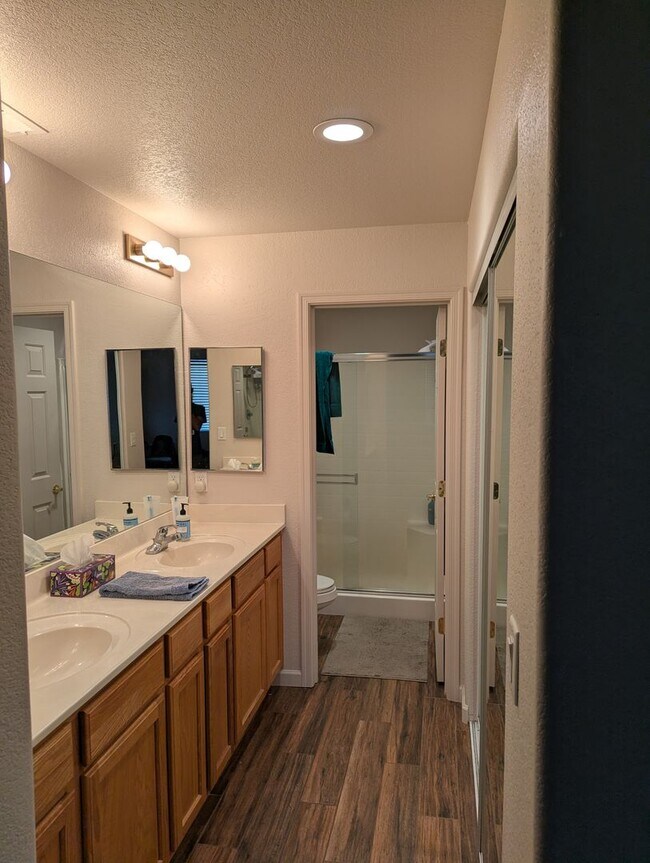 Building Photo - COMING SOON in August! Furnished Townhome in Boulder Pointe with All Utilities included - 3 bedro...