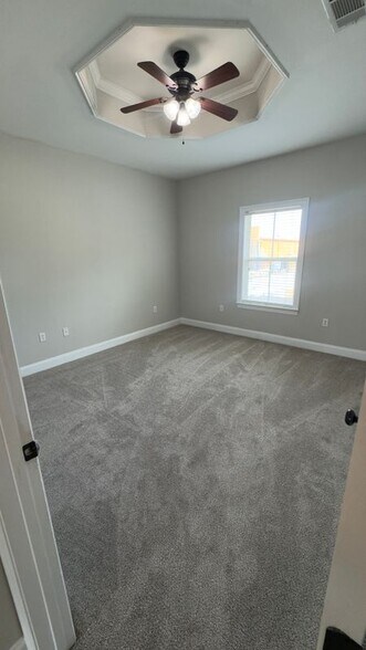 Building Photo - 12334 Village Maison Dr