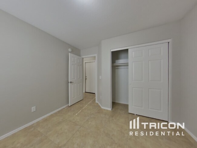 Building Photo - 43780 Elm Dr
