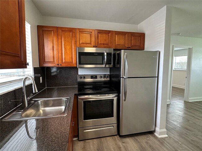 Building Photo - 5661 SW 36th Ct