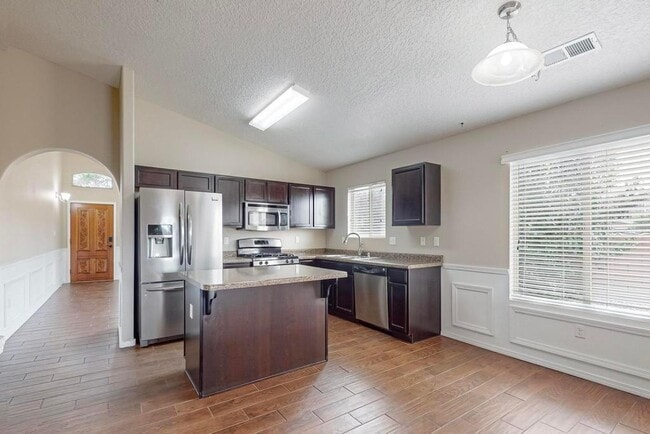 Building Photo - 1131 Desert Sunflower Dr NE
