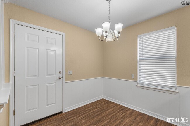 Building Photo - 1218 Glendora Dr