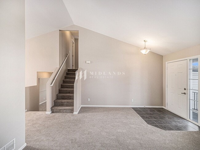 Building Photo - Springhill Multi-Level