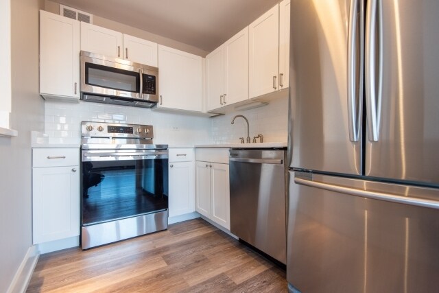 Building Photo - 655 W Irving Park Rd