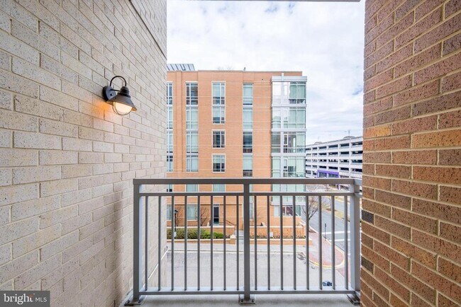 Building Photo - 11990 Market St