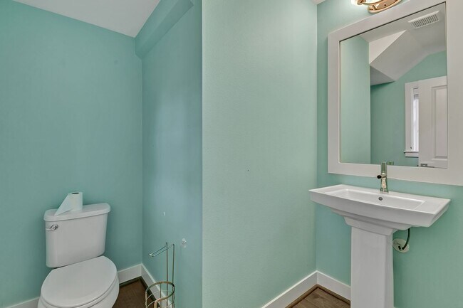 Building Photo - Sophisticated and Luxurious