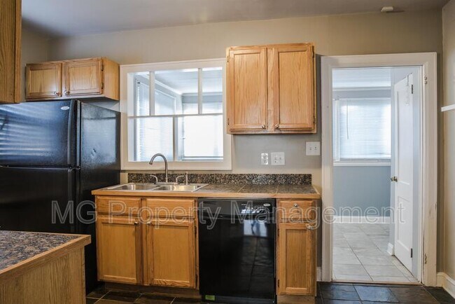 Building Photo - 2401 Greenland Ave