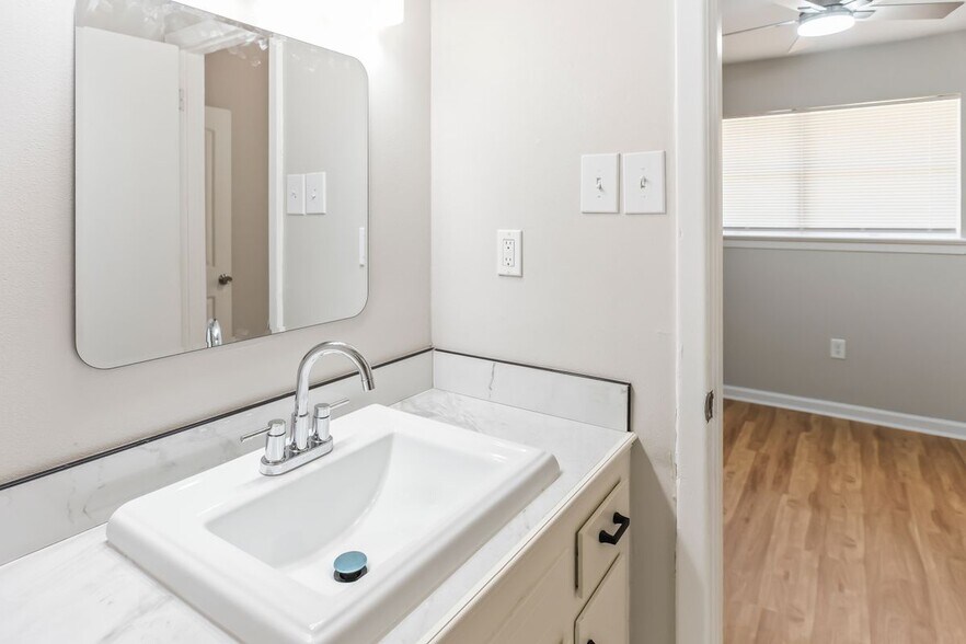 Building Photo - 1455 Marilyn Dr