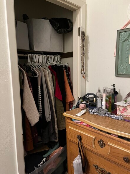 Building Photo - 612 Howard Plz