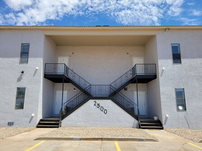 Building Photo - LUXURY LARGE UNIT IN EAST CLOVIS ALL NEW I...